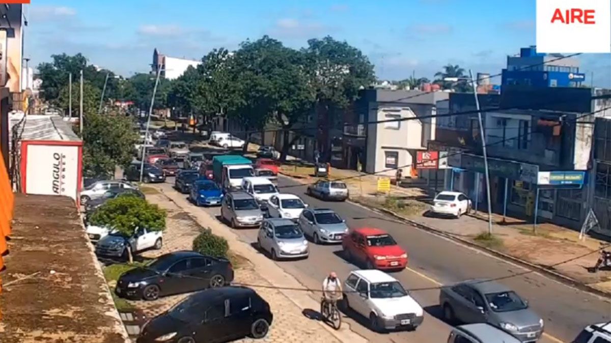 Captura de la cámara de Aire de Santa Fe que muestra el caos sobre la avenida 7 de marzo