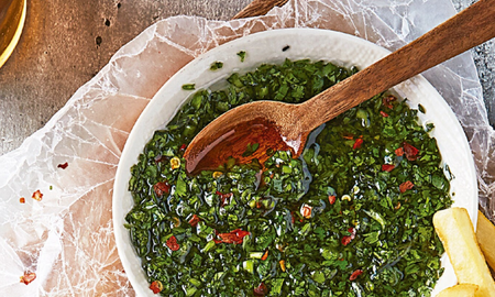 Ya sea con carnes rojas, pollo o incluso verduras, este condimento elevará tus parrilladas a otro nivel. Ya sea con carnes rojas, pollo o incluso verduras, este condimento elevará tus parrilladas a otro nivel.