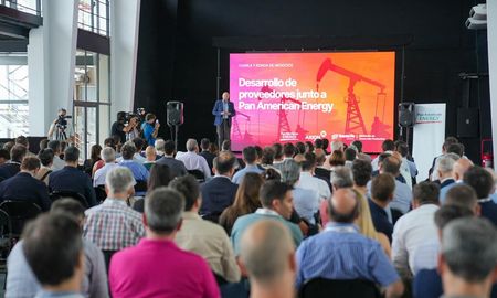 Más de 200 empresas santafesinas se capacitaron para ser proveedoras de Pan American Energy. Más de 200 empresas santafesinas se capacitaron para ser proveedoras de Pan American Energy.