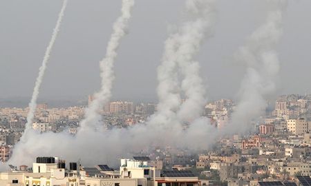 Cientos de misiles fueron enviados desde Gaza a Israel, por iniciativa del grupo terrorista Hamas. El Gobierno israelí respondió el ataque. Cientos de misiles fueron enviados desde Gaza a Israel, por iniciativa del grupo terrorista Hamas. El Gobierno israelí respondió el ataque.