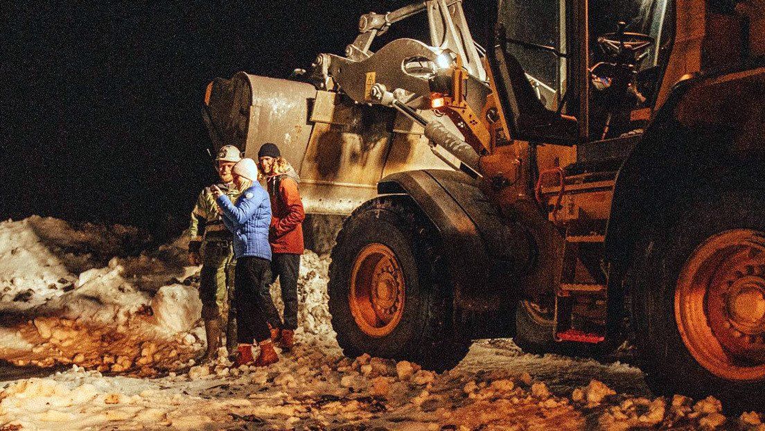 Crea una cuenta en Tinder al quedar varada en un camino inhóspito y su match llega en tractor