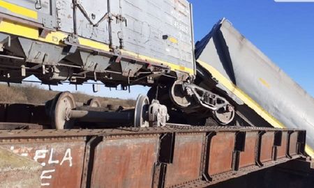 Se desplomó un puente y cayeron dos vagones a un arroyo al sur de Rosario Se desplomó un puente y cayeron dos vagones a un arroyo al sur de Rosario