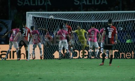 Emanuel Olivera fue el primer y único jugador de Colón en marcar un gol en una final internacional: sonó para volver, pero se queda en Colombia. Emanuel Olivera fue el primer y único jugador de Colón en marcar un gol en una final internacional: sonó para volver, pero se queda en Colombia.