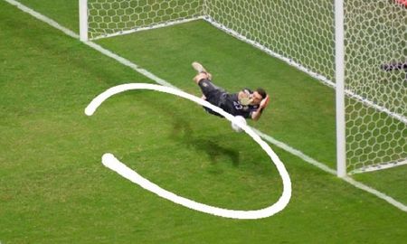 Emiliano Dibu Martínez se volvió en la gran figura entre Argentina y Colombia, por la semifinal de la Copa América. Emiliano Dibu Martínez se volvió en la gran figura entre Argentina y Colombia, por la semifinal de la Copa América.