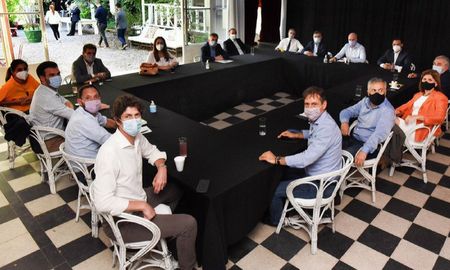 Este martes, mientras la Argentina superó los 20 mil contagios de coronavirus en 24 horas y se debate la aplicación de nueva restricciones, la oposición salió a rechazar y a oponerse a dichas medidas, pese a que aún no fueron anunciadas por el gobierno nacional. Este martes, mientras la Argentina superó los 20 mil contagios de coronavirus en 24 horas y se debate la aplicación de nueva restricciones, la oposición salió a rechazar y a oponerse a dichas medidas, pese a que aún no fueron anunciadas por el gobierno nacional.