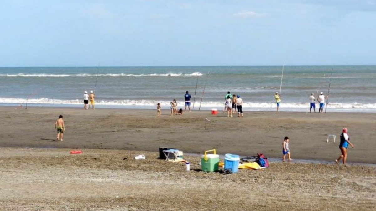 Escapada a un pueblo sacado de un cuento de hadas en el que solo viven 25 personas frente al mar. Escapada a un pueblo sacado de un cuento de hadas en el que solo viven 25 personas frente al mar.