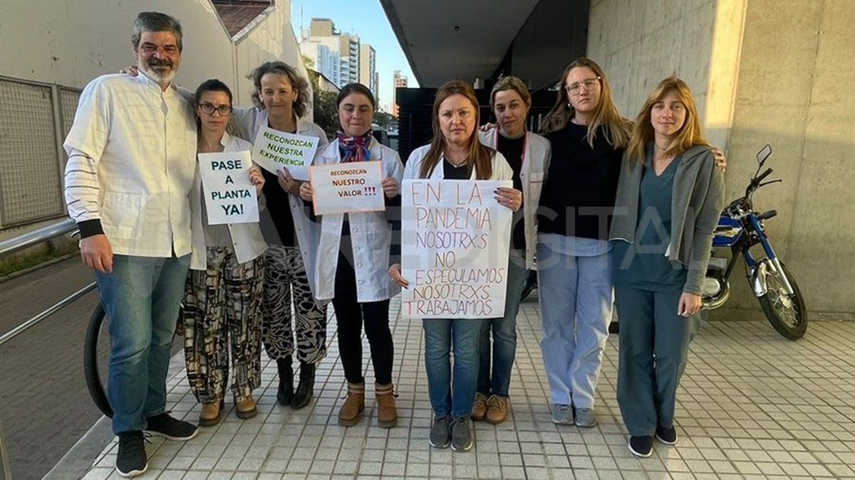 Más de 700 médicos que trabajaron en pandemia reclaman el pase a planta permanente