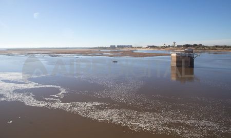 La marca del nivel del río Paraná en el hidrómetro del Puerto de Santa Fe creció ocho centímetros en las últimas horas y quedó en 0.94 metros. La marca del nivel del río Paraná en el hidrómetro del Puerto de Santa Fe creció ocho centímetros en las últimas horas y quedó en 0.94 metros.