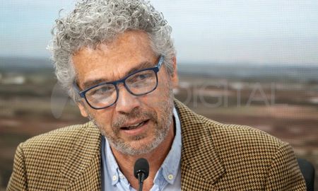 En AIRE, Jorge Rodríguez Zía contó cuáles son las claves para tener una buena salud en la boca durante toda la vida e invitó a los odontólogos a tener un rol más educador que técnico en este tema. En AIRE, Jorge Rodríguez Zía contó cuáles son las claves para tener una buena salud en la boca durante toda la vida e invitó a los odontólogos a tener un rol más educador que técnico en este tema.