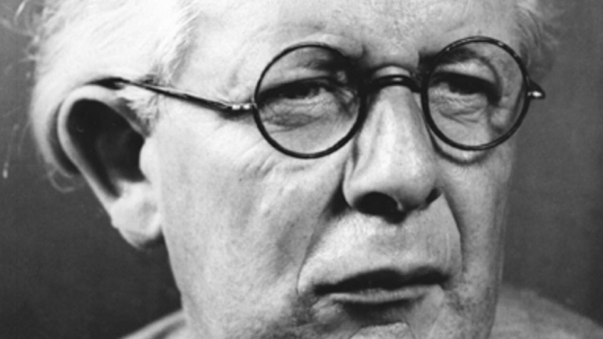 El motivo por el cuál se escogió al 17 de septiembre como fecha para destacar esta labor se debe a la muerte de Jean Piaget, un prestigioso psicólogo y filósofo suizo cuyo gran aporte al estudio del pensamiento y del lenguaje dio origen a la epistemología genética.