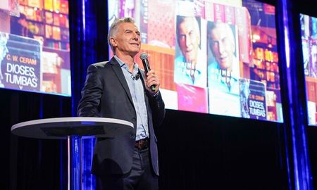Mauricio Macri presentó su libro Primer Tiempo en el Centro de Exposiciones de la Ciudad de Buenos Aires. Mauricio Macri presentó su libro Primer Tiempo en el Centro de Exposiciones de la Ciudad de Buenos Aires.