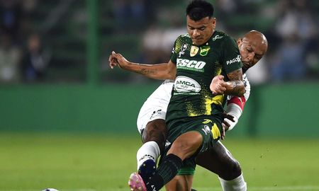 Walter Bou llegó a un acuerdo con Vélez Sarsfield y llega a Liniers para jugar la Copa Conmebol Libertadores. Walter Bou llegó a un acuerdo con Vélez Sarsfield y llega a Liniers para jugar la Copa Conmebol Libertadores.