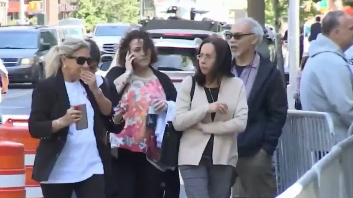 Entre las víctimas se encontraban los rosarinos Hernán Mendoza, Diego Angelini, Alejandro Pagnucco, Ariel Erlij y Hernán Ferruchi quienes habían viajado a Nueva York juntos para celebrar los 30 años de egresados del Instituto Politécnico Superior General San Martín.