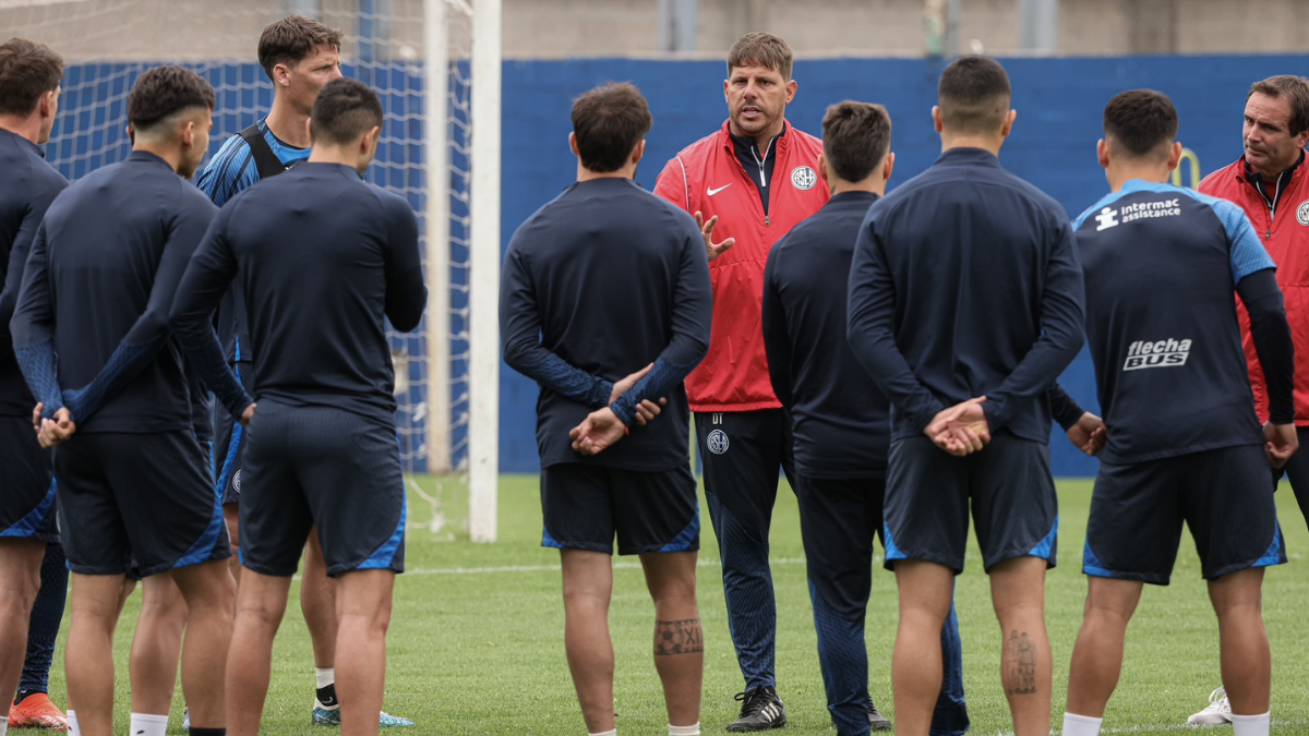 La barrabrava entró en pleno entrenamiento y apretó al plantel de San Lorenzo: máxima tensión en la Liga Profesional