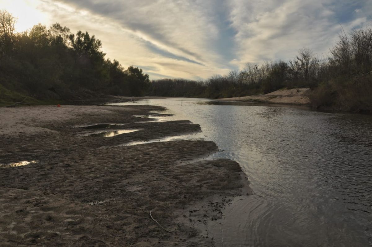 Preocupa la contaminación en el arroyo Las Conchas
