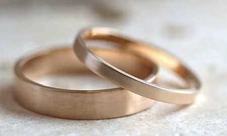 Le propuso casamiento a su novia durante su acto de egresado como policía y el video se hizo viral