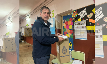El intendente de Santa Fe Emilio Jatón señal+o que “cualquier persona que vaya en contra del sistema democrático, no va a estar en los planes de nosotros”. El intendente de Santa Fe Emilio Jatón señal+o que “cualquier persona que vaya en contra del sistema democrático, no va a estar en los planes de nosotros”.