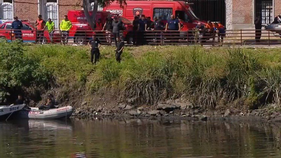 Así cayó al Riachuelo el auto en el que murió un niño de 8 años