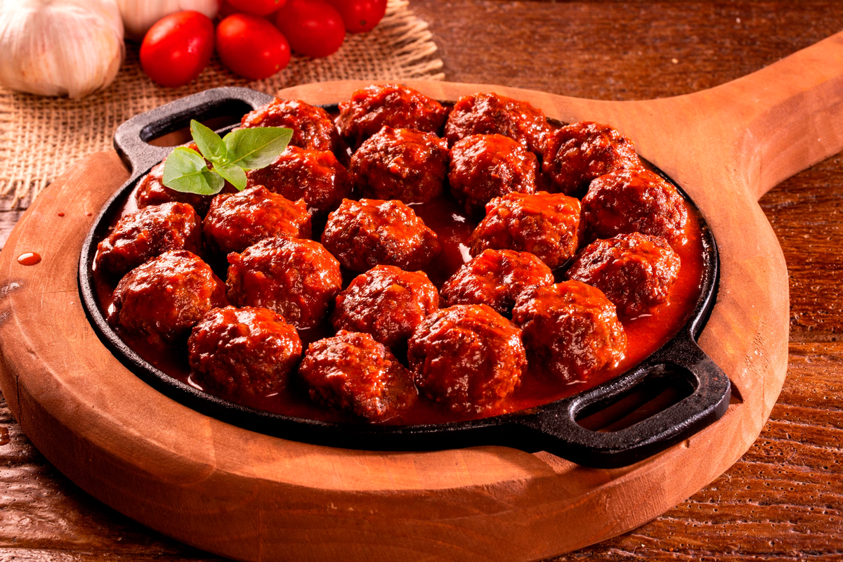 Las albóndigas con carne molida son deliciosas y es posible hacerlas de una manera muy económica. Las albóndigas con carne molida son deliciosas y es posible hacerlas de una manera muy económica. 
