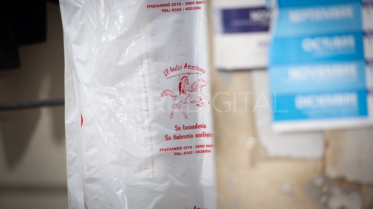 La tintorería El Indio Americano de Santa Fe tiene una embolsadora propia.&nbsp;