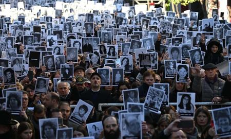 El acto homenaje a las víctimas del atentado a la AMIA El acto homenaje a las víctimas del atentado a la AMIA