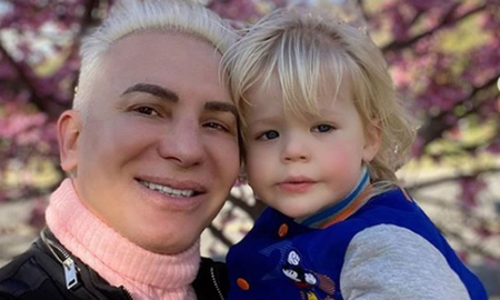 El bailarín compartió mediante su cuenta de Instagram el momento en el que su hijo se pintaba las uñas. El bailarín compartió mediante su cuenta de Instagram el momento en el que su hijo se pintaba las uñas.