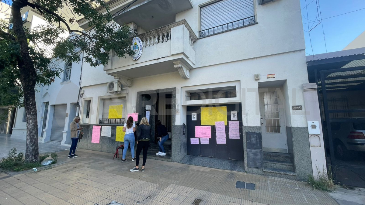 La sede local de ADIS contaba con un plantel de cinco trabajadores. La sede local de ADIS contaba con un plantel de cinco trabajadores. 