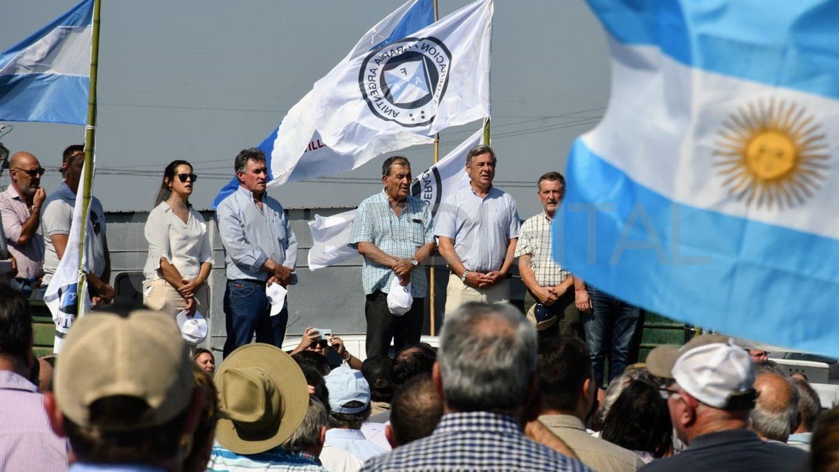 La Asamblea se realizó en el cruce de la Autopista Rosario-Buenos Aires con la Ruta 90 en la zona de Villa Constitución.
