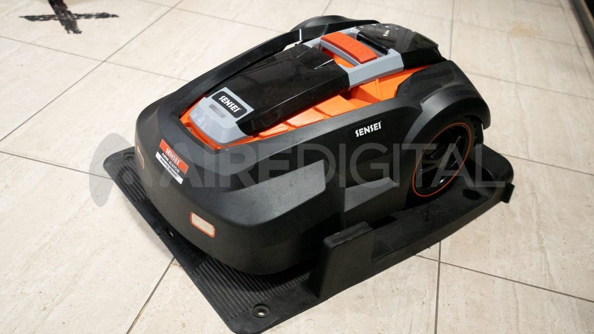 Hoy la estrella del salón es un robot para cortar el pasto.