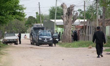 Policías de distintas reparticiones llevaron a cabo un importante procedimiento. Policías de distintas reparticiones llevaron a cabo un importante procedimiento.