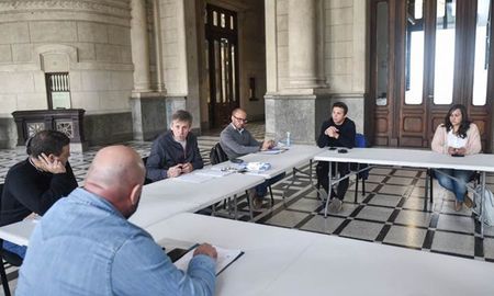 El intendente Emilio Jatón encabezó la cuarta reunión del Comité Municipal de Gestión de Riesgos que tuvo lugar este viernes al mediodía en la Estación Belgrano, con la presencia de los concejales y funcionarios municipales que integran ese espacio que se conformó a partir de la pandemia por el coronavirus. El intendente Emilio Jatón encabezó la cuarta reunión del Comité Municipal de Gestión de Riesgos que tuvo lugar este viernes al mediodía en la Estación Belgrano, con la presencia de los concejales y funcionarios municipales que integran ese espacio que se conformó a partir de la pandemia por el coronavirus.