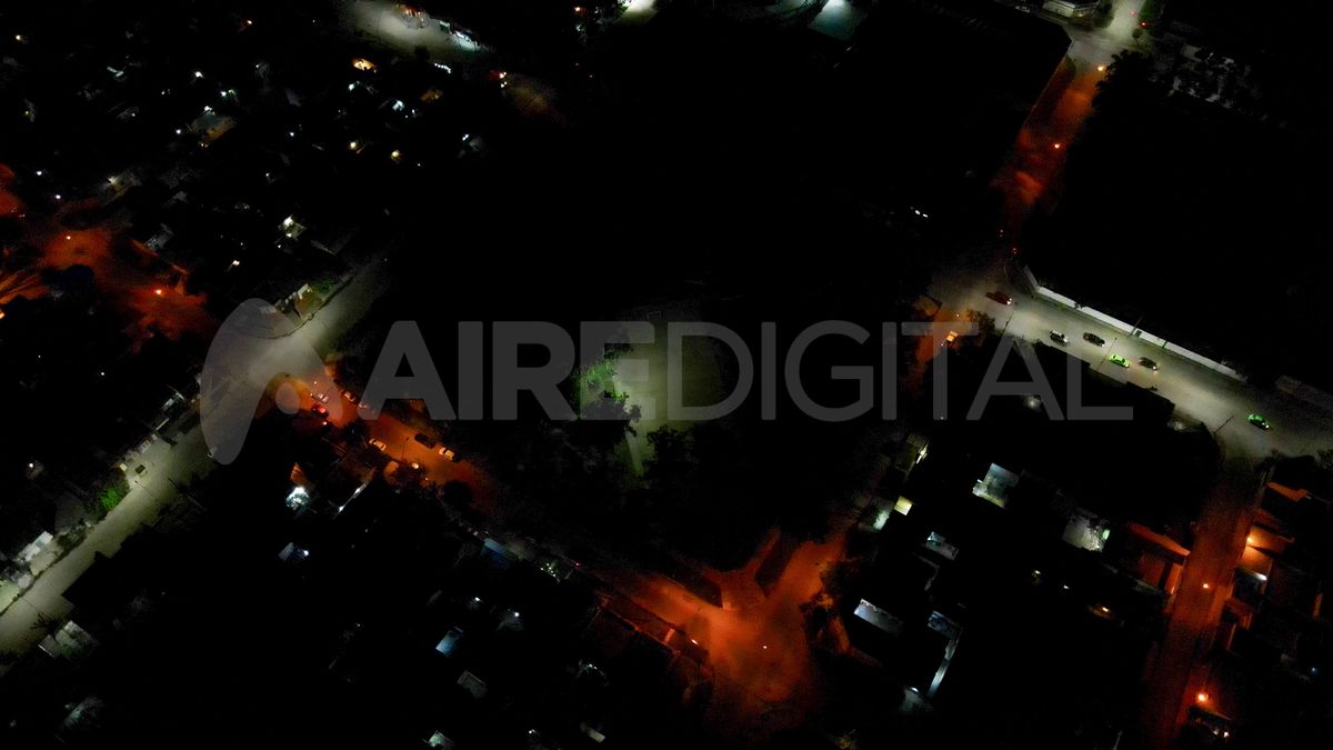 Santa Fe a oscuras: así están el barrio Los Hornos y la plaza Fournier. Santa Fe a oscuras: así están el barrio Los Hornos y la plaza Fournier.