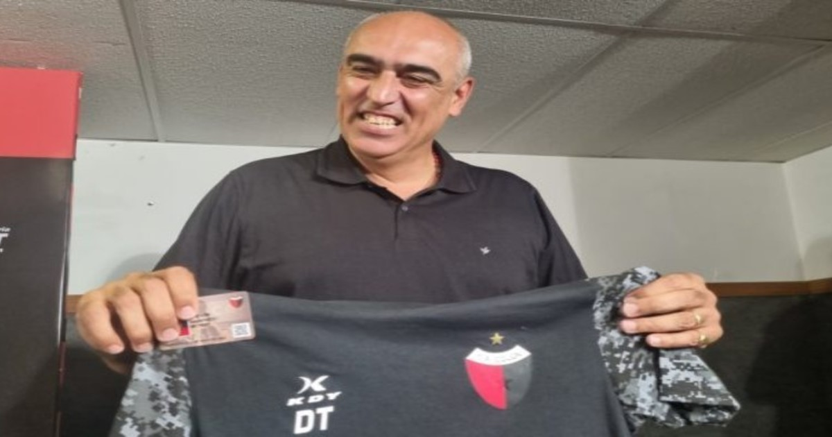 Sonríe el técnico de Colón: el nuevo refuerzo que sumó Iván Delfino y el lunes se sumará a la pretemporada.