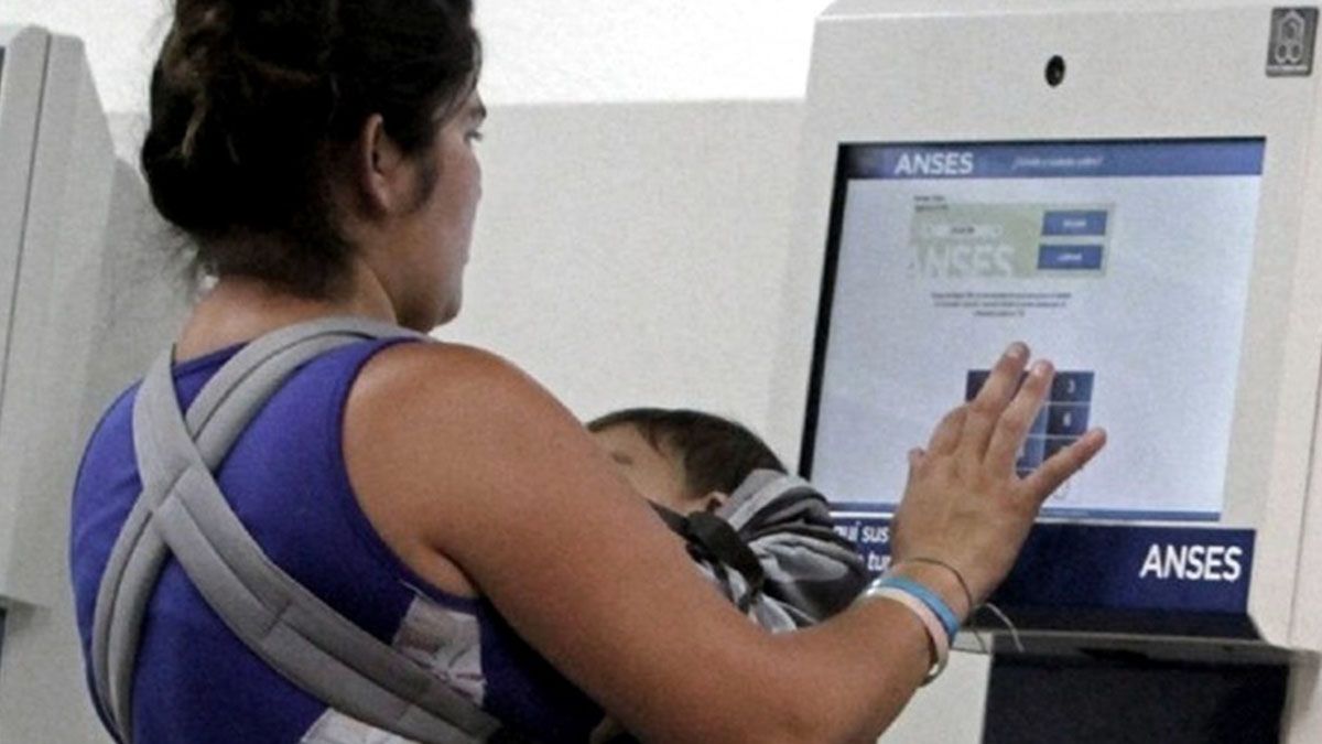 Si bien se ajustan trimestralmente según la movilidad jubilatoria trimestral, los valores del salario familiar por hijo son bajísimos y no cubren las necesidades básicas de un menor.