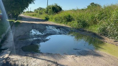 Vecinos de barrio Favaloro denuncian calles intransitables, aguas servidas y falta de iluminación