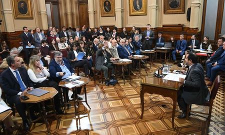 El trasfondo de la discusión expone una tensión más amplia sobre cómo abordar judicialmente las denuncias vinculadas a violencia de género y delitos sexuales. El trasfondo de la discusión expone una tensión más amplia sobre cómo abordar judicialmente las denuncias vinculadas a violencia de género y delitos sexuales.