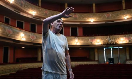 En el marco del Día del Empleado Municipal, la Municipalidad de Santa Fe reconoció la trayectoria de Oscar Peiteado, el Jefe Técnico del Teatro 1° de Mayo. En el marco del Día del Empleado Municipal, la Municipalidad de Santa Fe reconoció la trayectoria de Oscar Peiteado, el Jefe Técnico del Teatro 1° de Mayo.