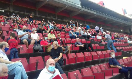 Se llevó a cabo este miércoles la asamblea en el Club Colón. Se registraron incidentes al finalizar la misma. Se llevó a cabo este miércoles la asamblea en el Club Colón. Se registraron incidentes al finalizar la misma.