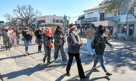 El detonante de esta manifestación tiene que ver con un hecho que ocurrió el martes 27 de julio, cuando cerca de las 18 se produjo un violento robo en un comercio ubicado en 25 de mayo 2000, pleno centro de la ciudad de Santo Tomé. El detonante de esta manifestación tiene que ver con un hecho que ocurrió el martes 27 de julio, cuando cerca de las 18 se produjo un violento robo en un comercio ubicado en 25 de mayo 2000, pleno centro de la ciudad de Santo Tomé.