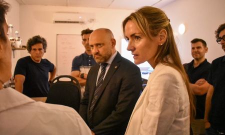 A través de asesoramiento técnico personalizado, el Gobierno Provincial busca consolidar el perfil exportador de las empresas santafesinas, que ya cuenta con más de 260 firmas participantes en 90 localidades. A través de asesoramiento técnico personalizado, el Gobierno Provincial busca consolidar el perfil exportador de las empresas santafesinas, que ya cuenta con más de 260 firmas participantes en 90 localidades.