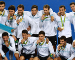 Los Leones celebran la histórica medalla de oro conquistada en Río 2016, tras vencer 4-2 a Bélgica y hacer historia en los Juegos Olímpicos.