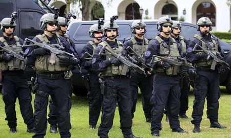 Agentes de Policía Federal Argentina. Agentes de Policía Federal Argentina.
