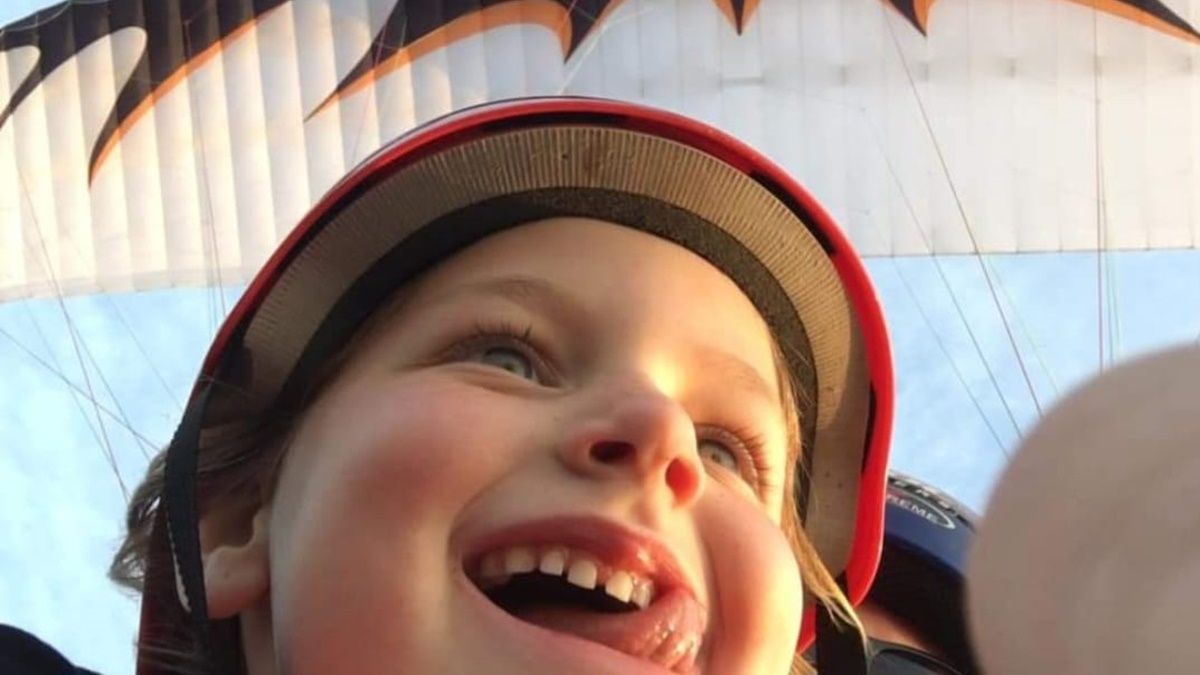 Celeste ya hizo algunos vuelos en paramotor con diferentes instructores. Celeste ya hizo algunos vuelos en paramotor con diferentes instructores.