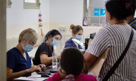 Hay 34 localidades de Santa Fe que ya turnaron a todos los mayores de 18 años para la tercera dosis de la vacuna contra el covid-19. Hay 34 localidades de Santa Fe que ya turnaron a todos los mayores de 18 años para la tercera dosis de la vacuna contra el covid-19.