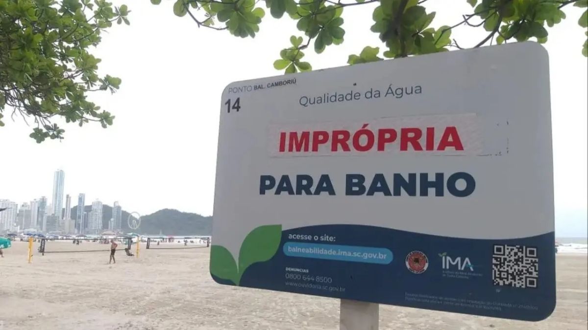 Las playas contaminadas en Brasil reflejan el impacto del saneamiento insuficiente en zonas urbanas. Las playas contaminadas en Brasil reflejan el impacto del saneamiento insuficiente en zonas urbanas.