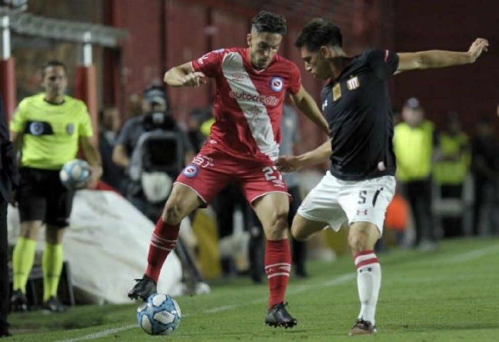 Argentinos Juniors empató y es único líder del torneo