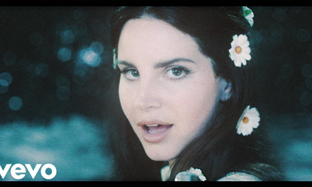 Lana del Rey se comprometió con su novio tras cinco meses de relación Lana del Rey se comprometió con su novio tras cinco meses de relación