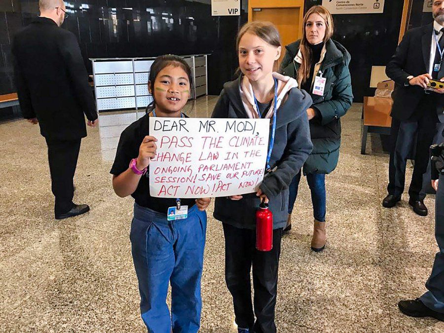 Las dos pequeñas activistas juntas.