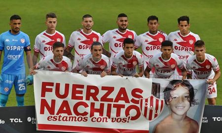 El plantel dirigido por Azconzábal manifestó su solidaridad con la familia de Nacho, el nene de siete años que permanece internado en el hospital de Niños tras ser embestido junto a su madre en la ruta N° 1. El plantel dirigido por Azconzábal manifestó su solidaridad con la familia de Nacho, el nene de siete años que permanece internado en el hospital de Niños tras ser embestido junto a su madre en la ruta N° 1.