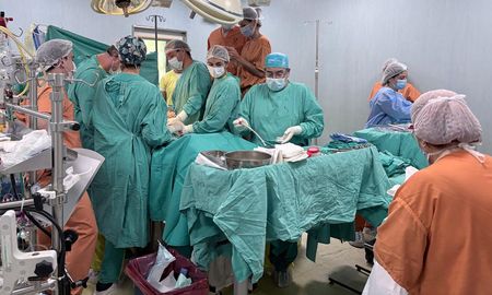 La ablación de órganos requirió tecnología de última generación, una articulación con otros efectores y la organización de un nuevo vuelo sanitario desde el renovado Aeropuerto Internacional Islas Malvinas. La ablación de órganos requirió tecnología de última generación, una articulación con otros efectores y la organización de un nuevo vuelo sanitario desde el renovado Aeropuerto Internacional Islas Malvinas.